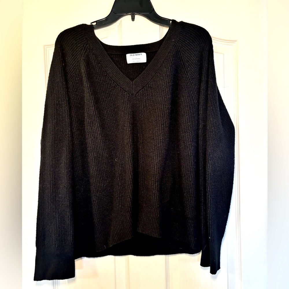 black old navy v neck sweater